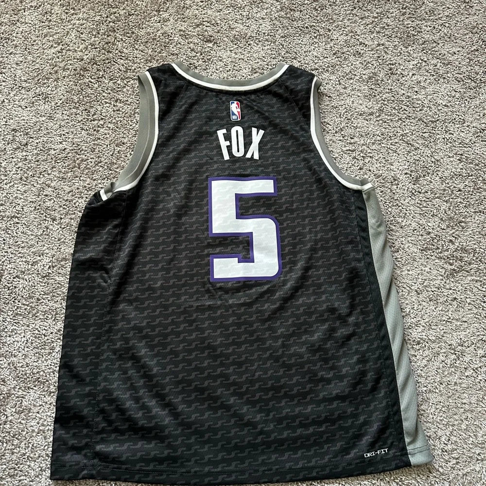 De’Aaron Fox Sacramento Jersey - Picture 2 of 4